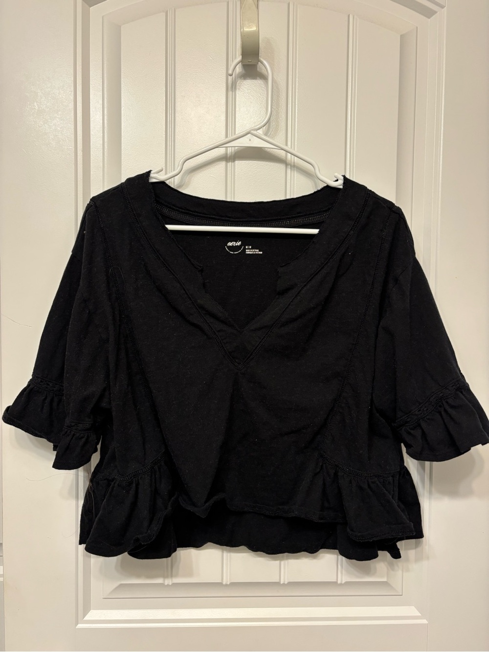 Aerie Black Ruffle Hem V-Neck Women’s Top. Size M
